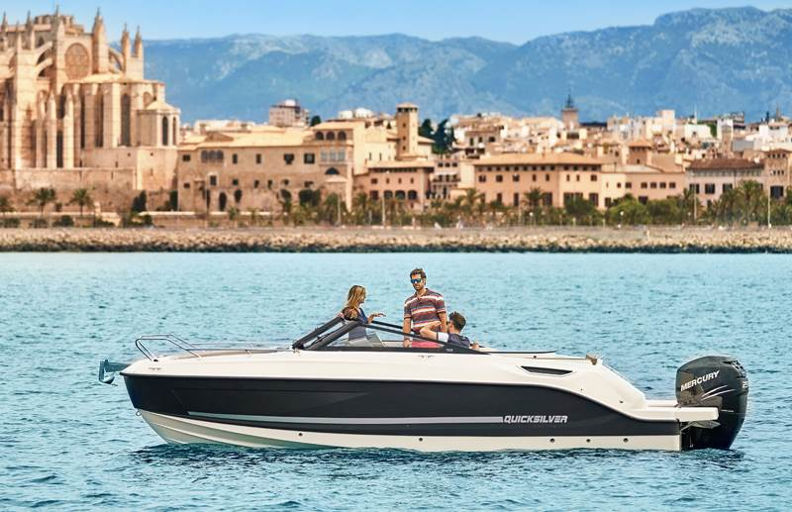 sie befinden sich hier motorboote